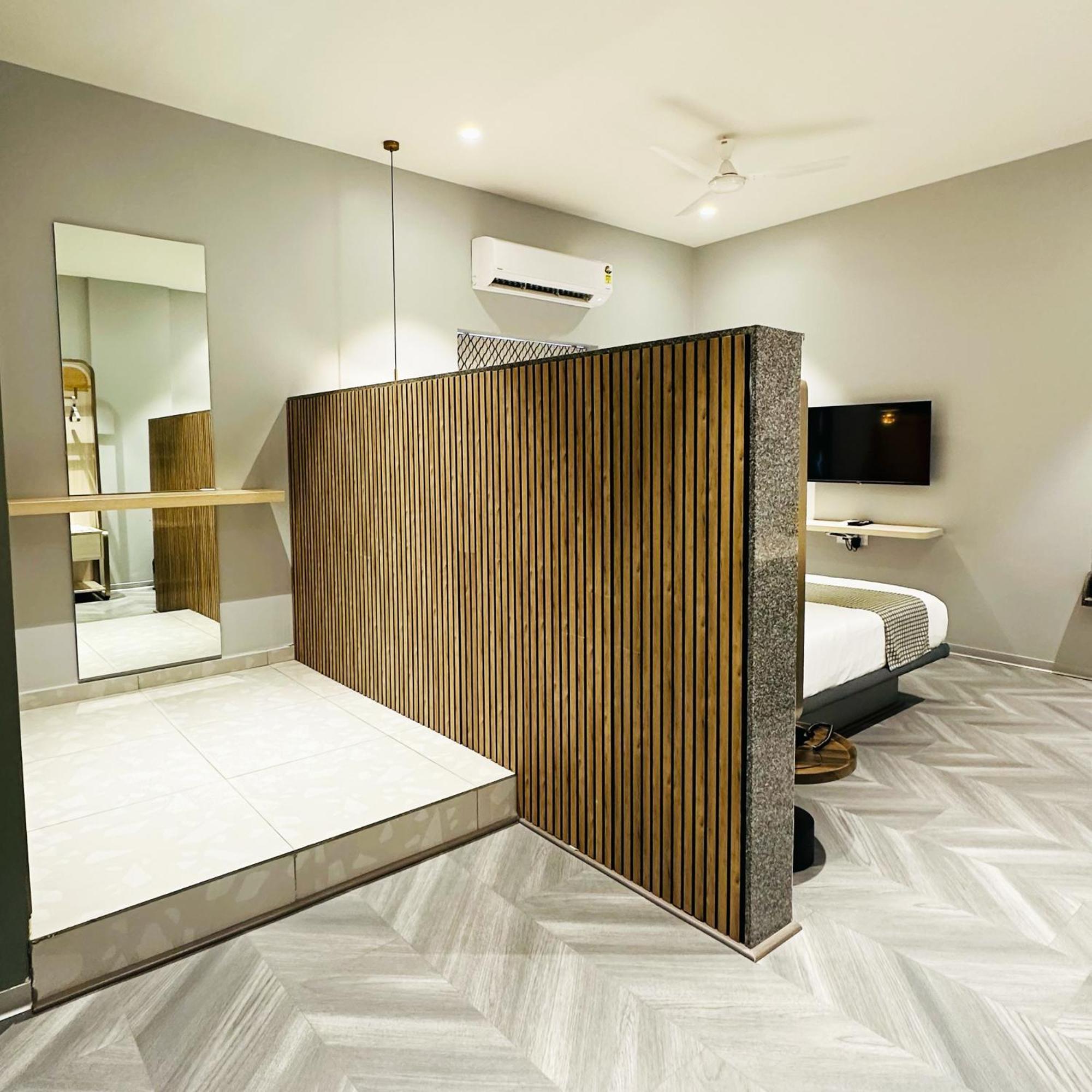 La Serene Hyderabad Exteriör bild